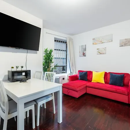 Charming 2-Bedroom Haven In Manhattan